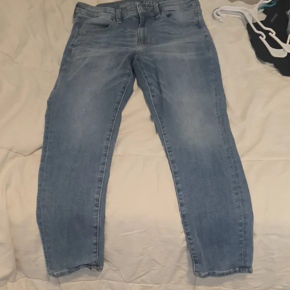 American Eagle Outfitters Light Blue Ankle Jeans - Picture 1 of 3